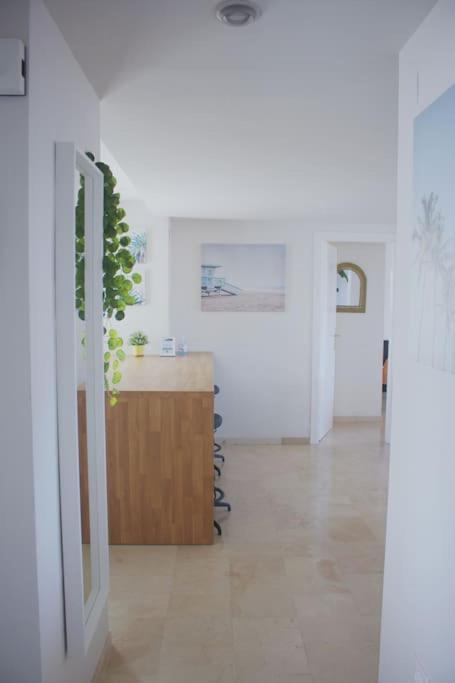 Oasis 100 Meters From With Private Parking Apartemen Marbella