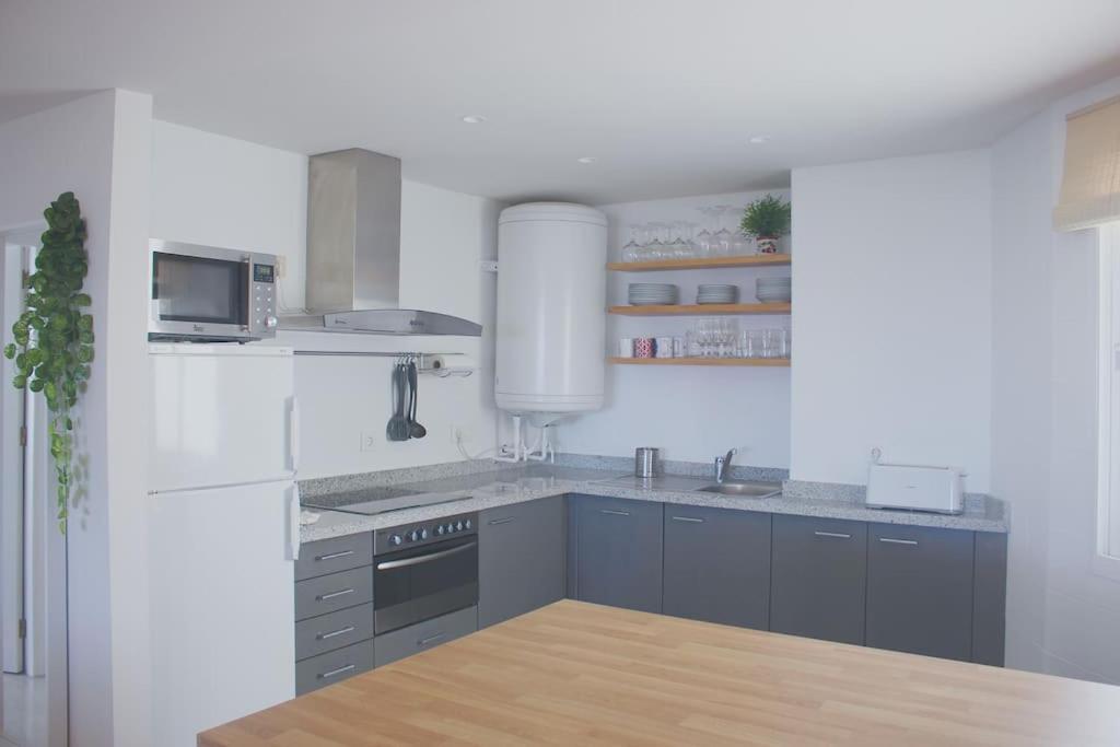 Oasis 100 Meters From With Private Parking Apartemen